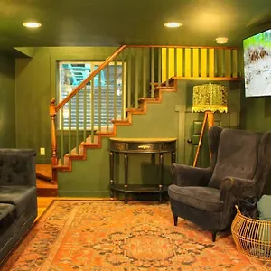  Apartment Heart Of Woodstock, 10 Min Walk To Reed, With Private Garage! United States